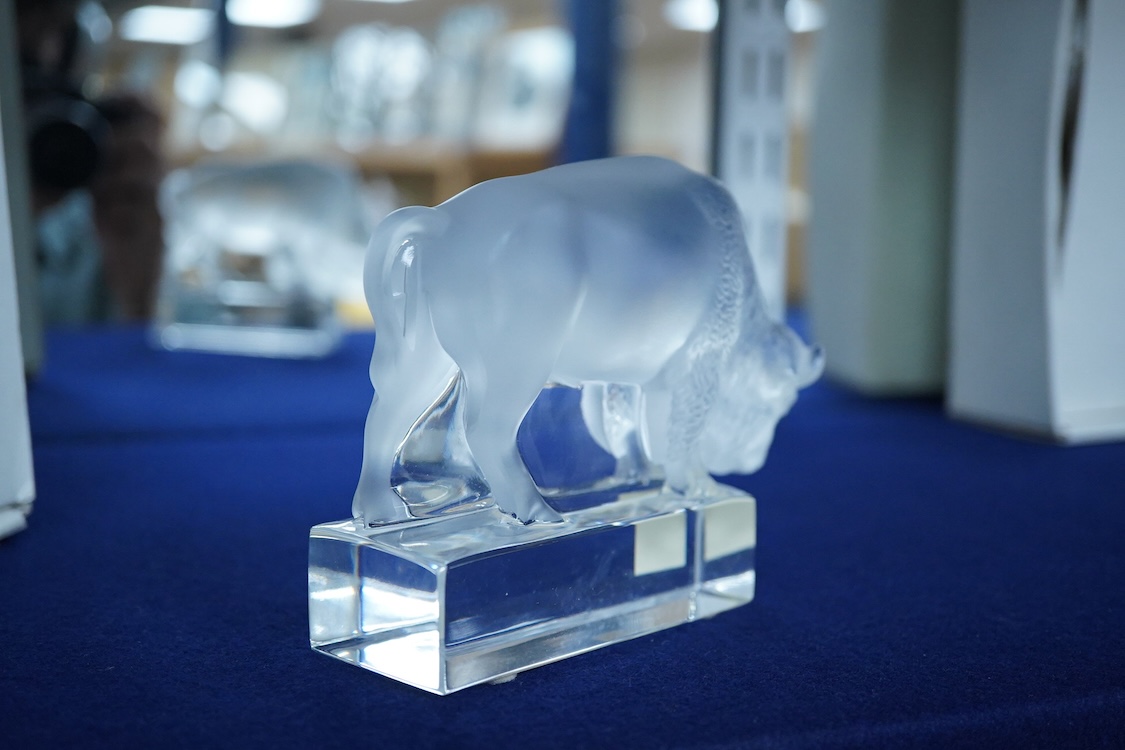 A Lalique crystal frosted glass Bison on polished clear glass paperweight paperweight (boxed), 12cm wide x 10cm high